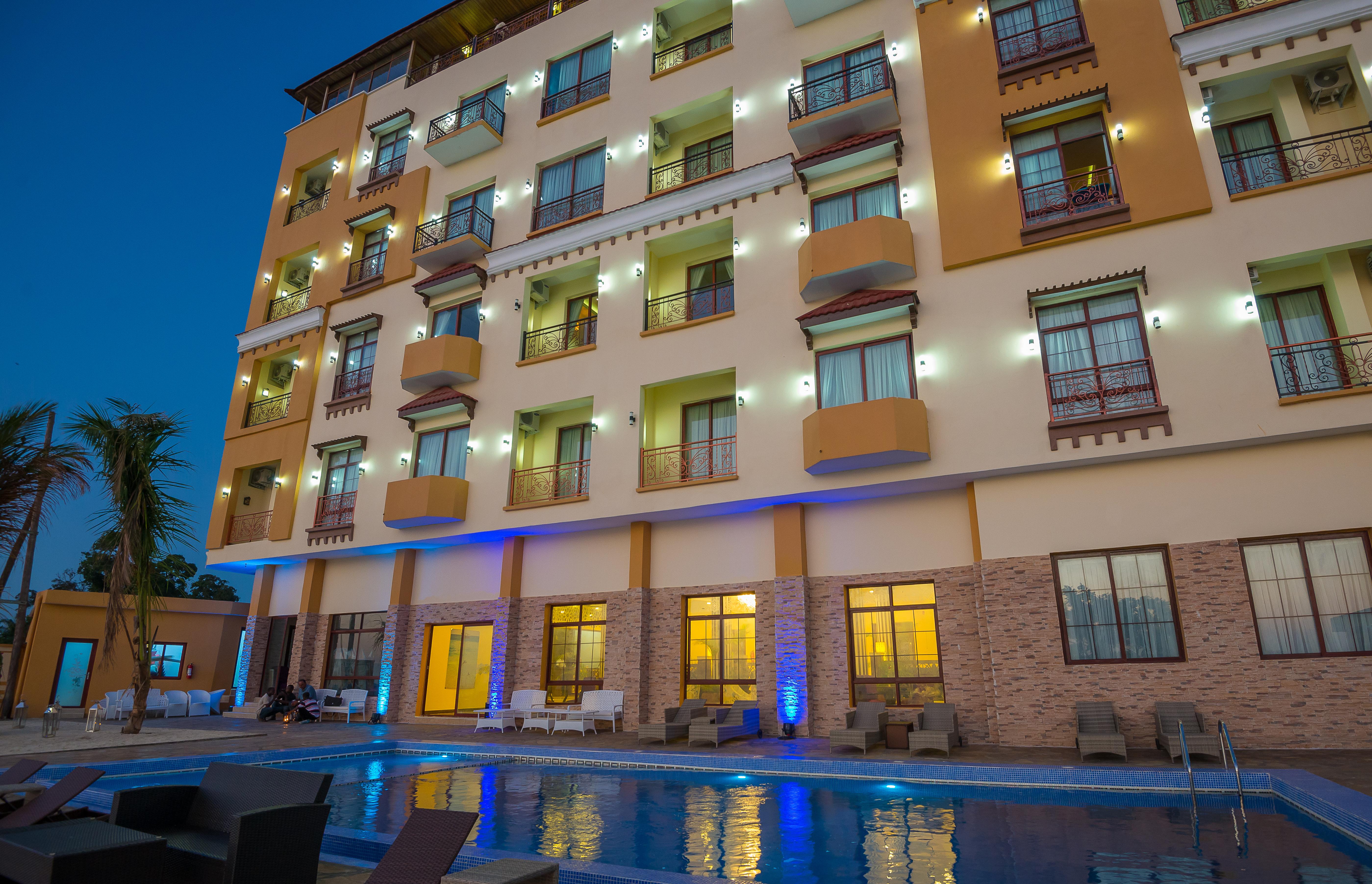 Golden Tulip מלון 4*